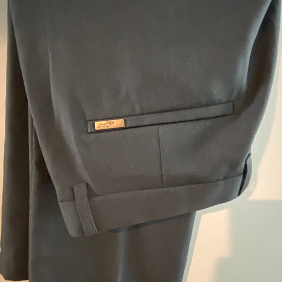 Greg Norman Golf-Dress pants 34/32 - Picture 2 of 3